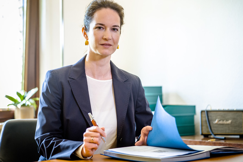 Sabine Bern, Rechtsanwältin